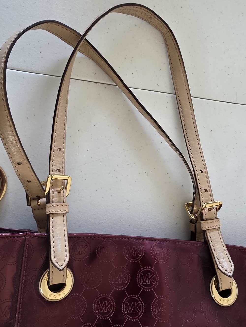 Michael Kors Jet Set East West Signature Bordeaux Patent Leather Tote Roomy - Picture 3 of 16
